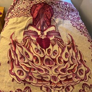 Queen sized comforter